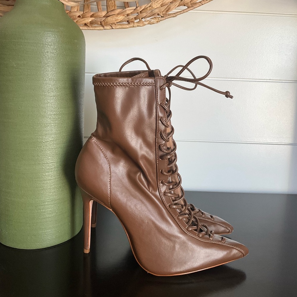 SCHUTZ Tennie Lace-Up Boots Bear